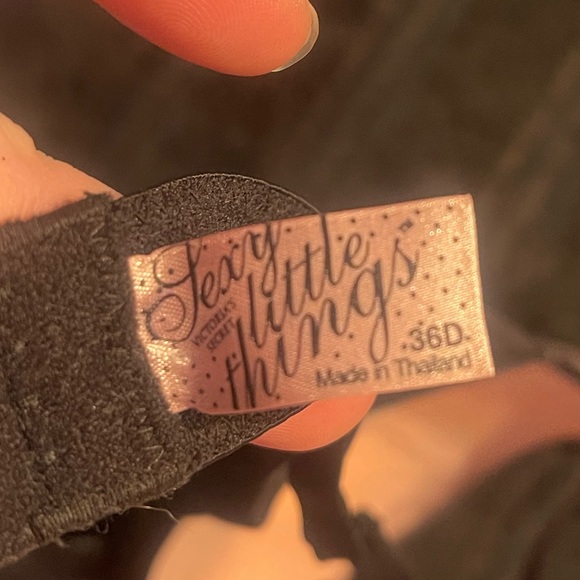 Victoria’s Secret 36D Bra with adjust in front - Picture 3 of 3